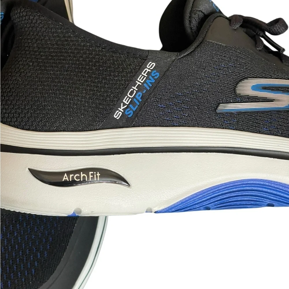 Skechers Men's Black and Blue Arch Fit Sneakers size 10